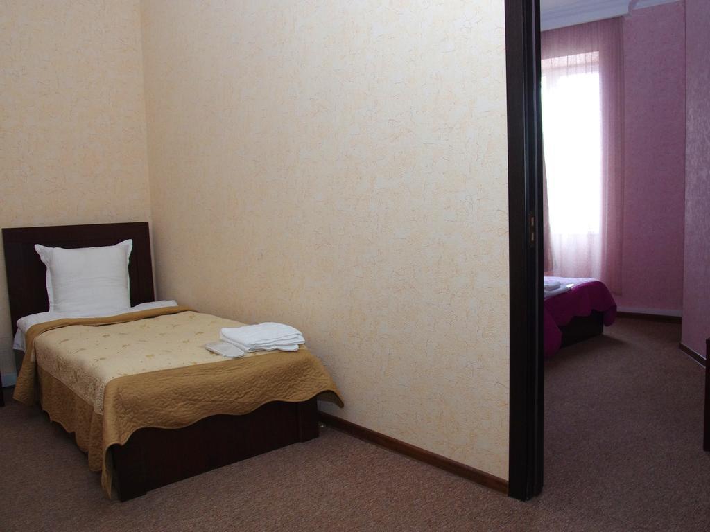 King Edward Hotel Тбилиси Стая снимка
