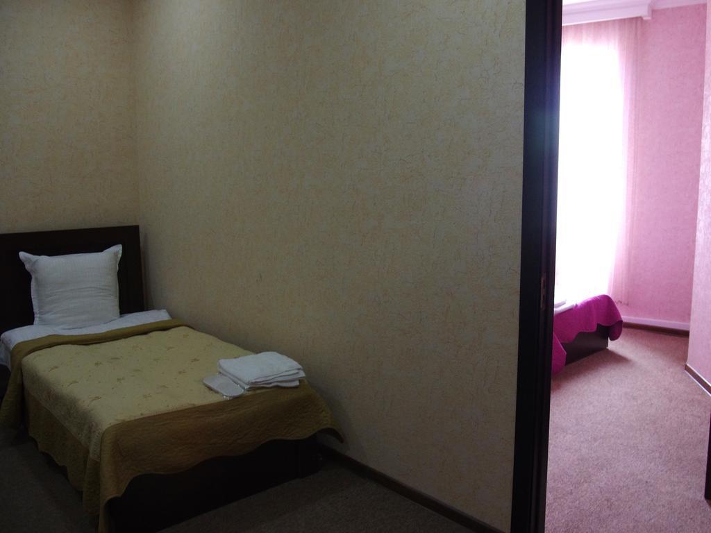 King Edward Hotel Тбилиси Стая снимка