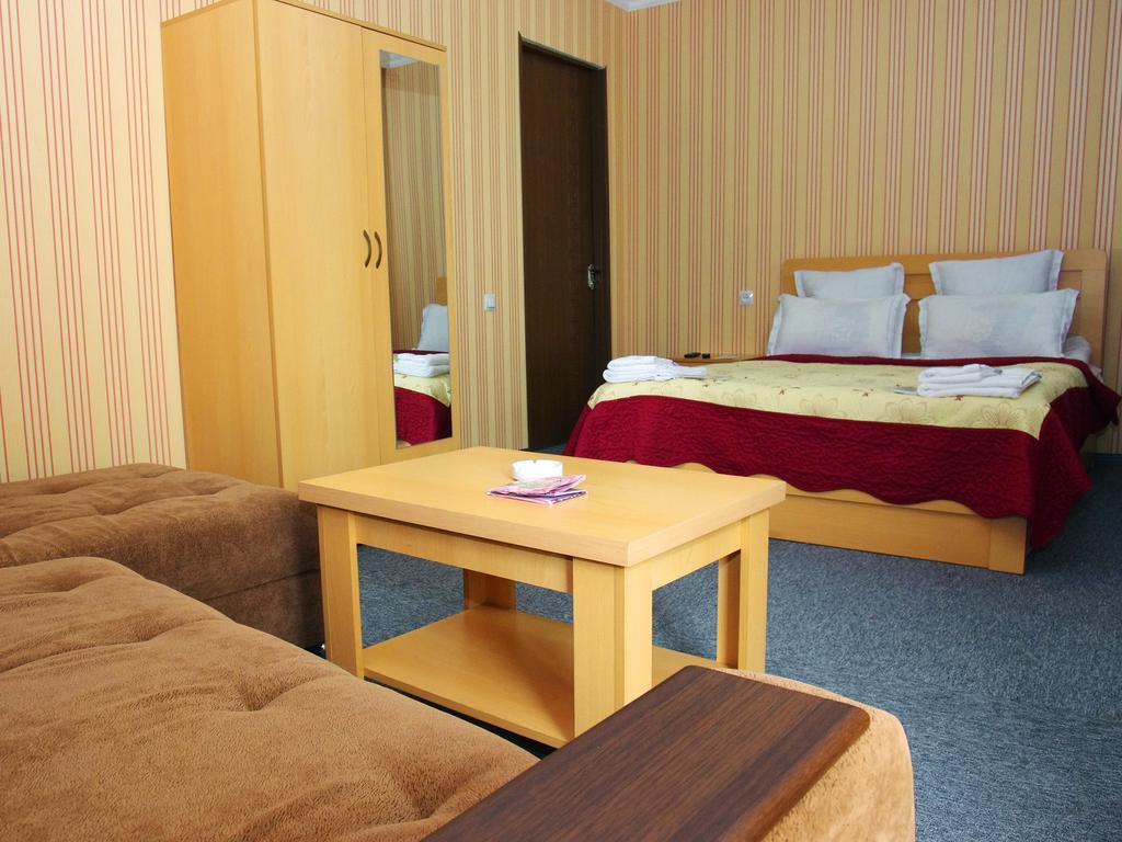 King Edward Hotel Тбилиси Стая снимка