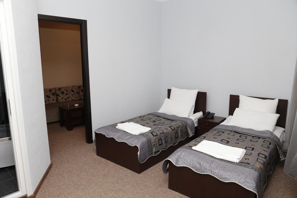 King Edward Hotel Тбилиси Стая снимка