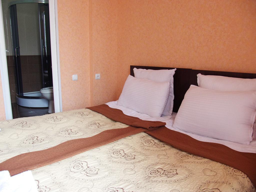 King Edward Hotel Тбилиси Стая снимка