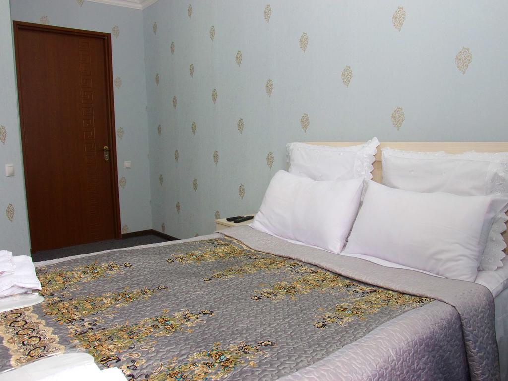 King Edward Hotel Тбилиси Стая снимка