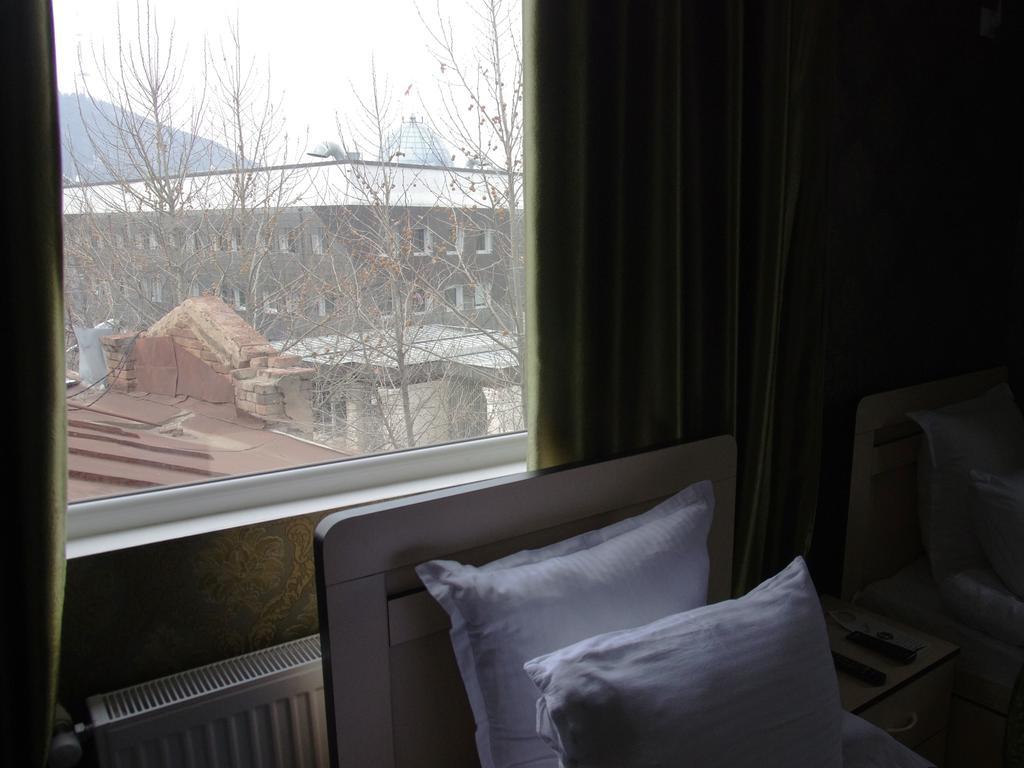 King Edward Hotel Тбилиси Стая снимка