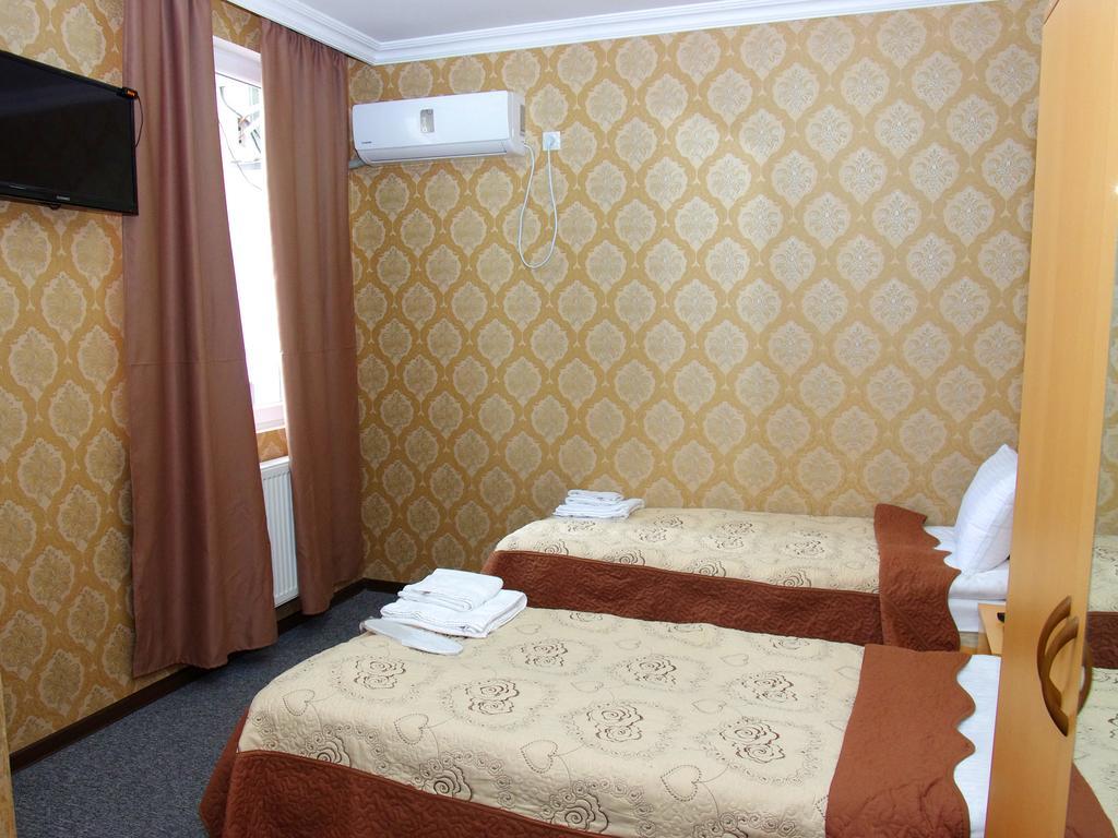 King Edward Hotel Тбилиси Стая снимка