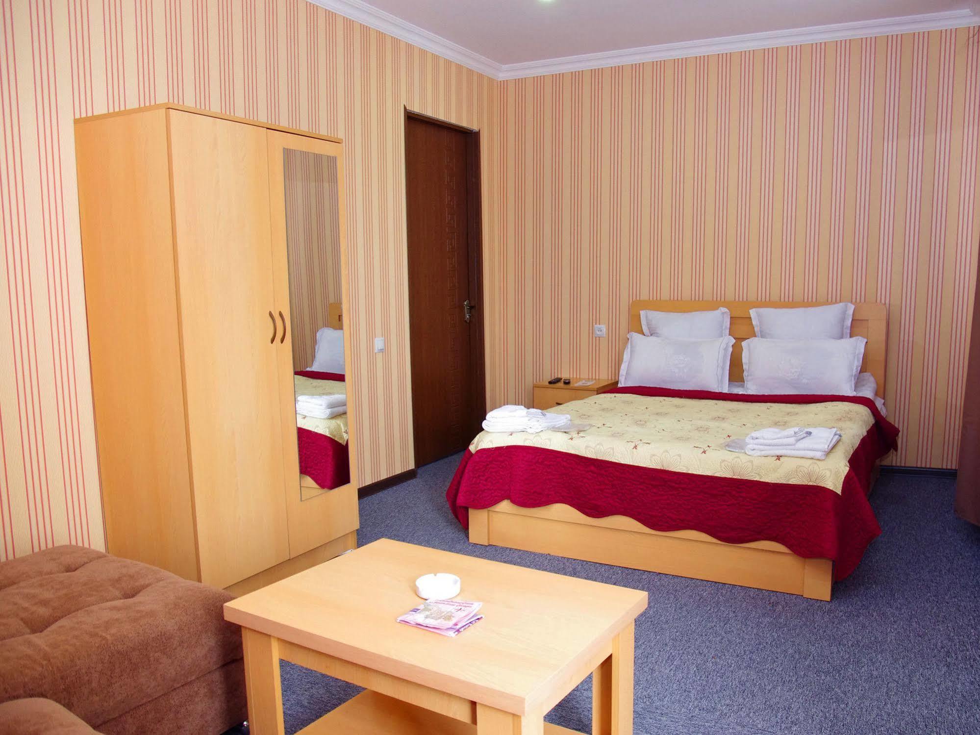 King Edward Hotel Тбилиси Екстериор снимка