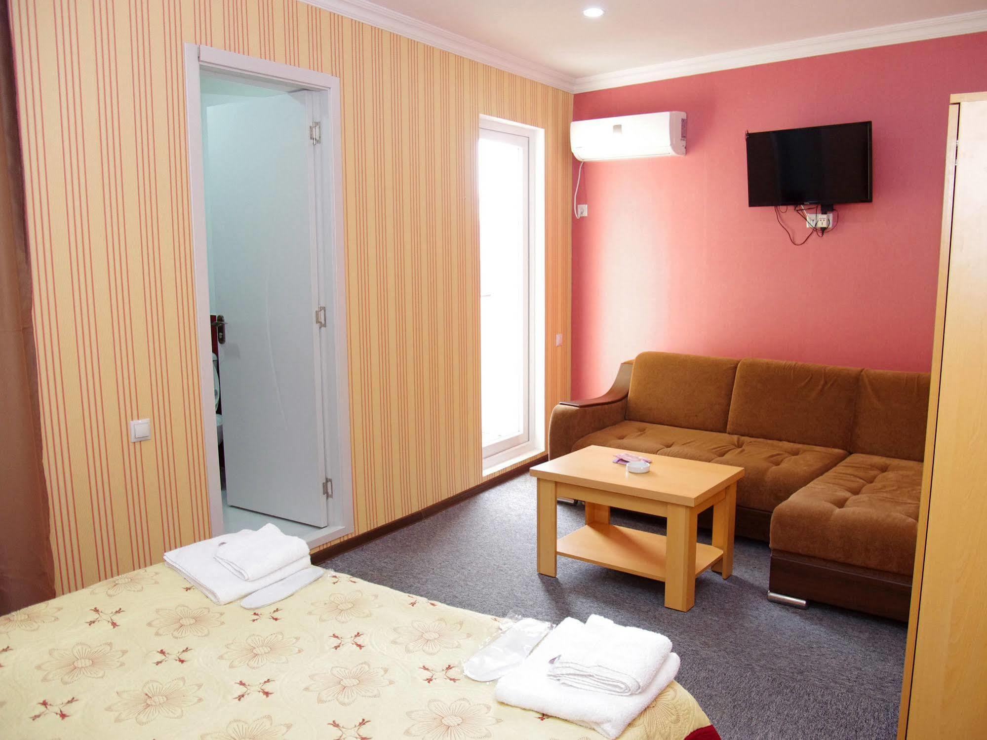 King Edward Hotel Тбилиси Екстериор снимка